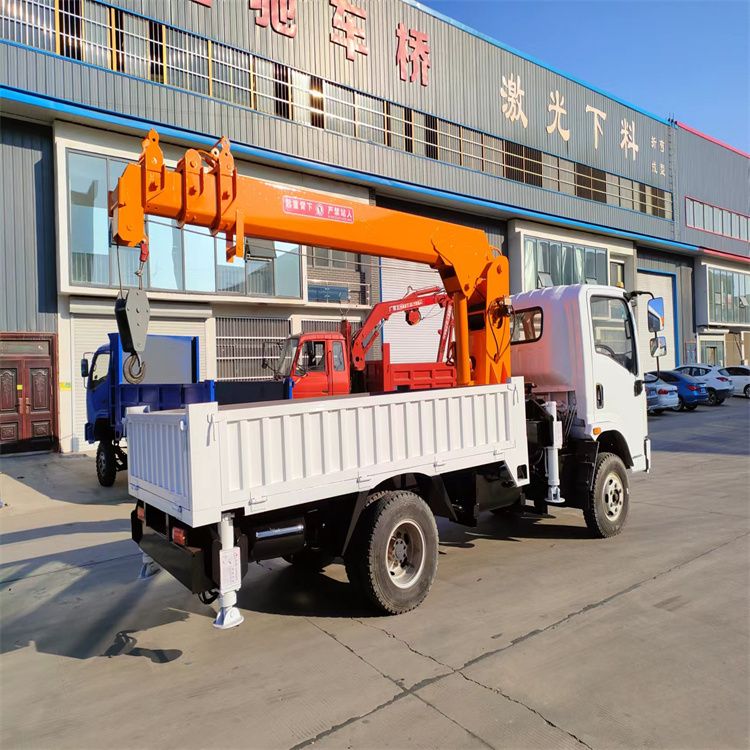 巨鹿县三轮随车吊定制 农用改装机自备吊中瑞长期出售